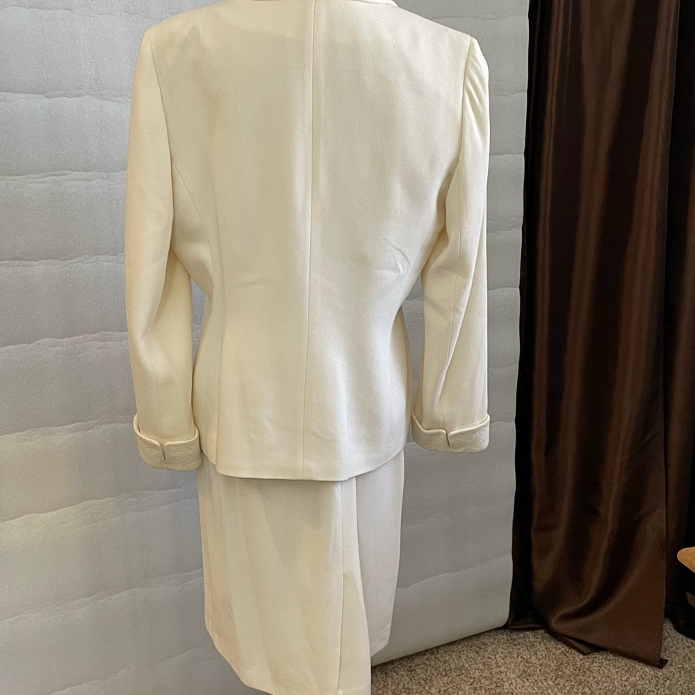 Jasper Asl cream 2 piece suit size 12